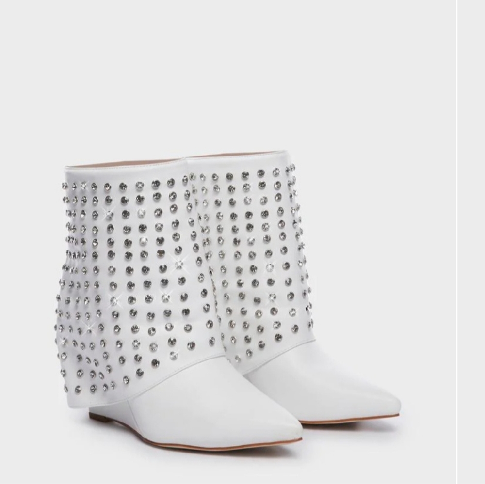 Women bling boots white. 6.5 size.